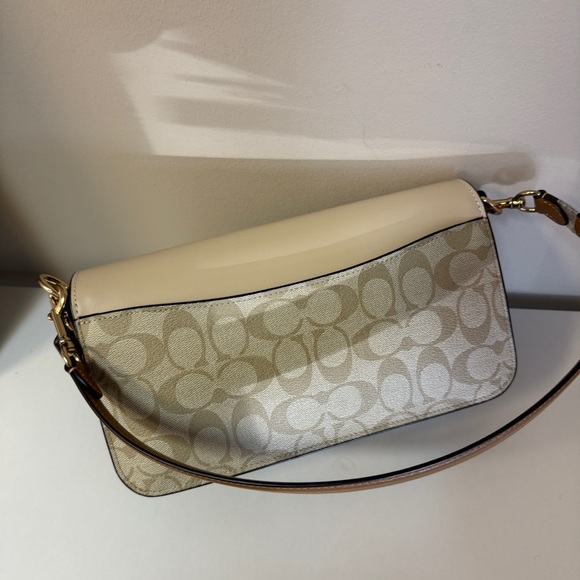 Coach CR332 - Picture 6 of 10